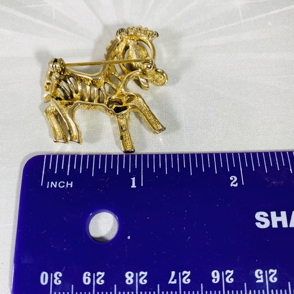 Vintage Sarah Coventry Zebra Brooch Gold-tone Pin Signed - Picture 3 of 5
